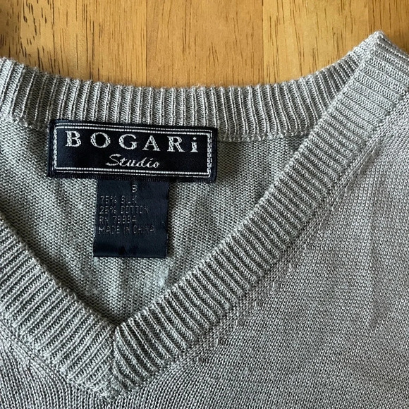 Bogari short sleeve silk blend v-neck sweater, size Small - Picture 2 of 2